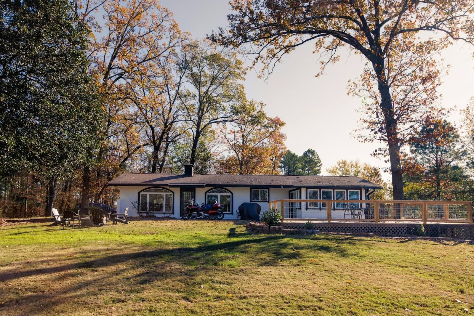 House nestled in wooded Arkansas hills. Pulaski County appeal guide.